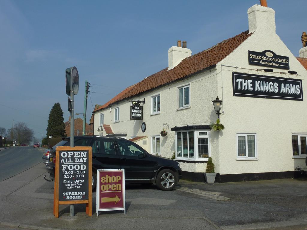 Отель Kings Arms Тирск Экстерьер фото