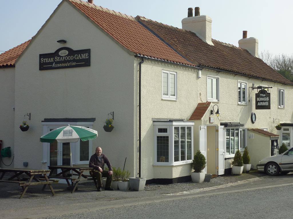 Отель Kings Arms Тирск Экстерьер фото