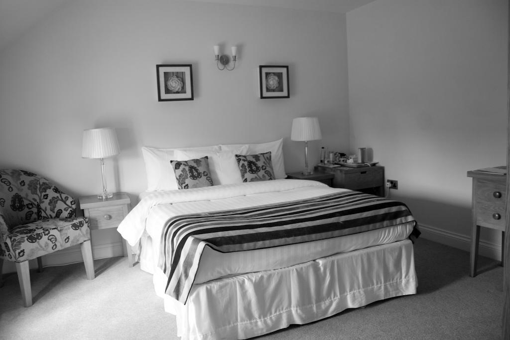 Отель Kings Arms Тирск Экстерьер фото